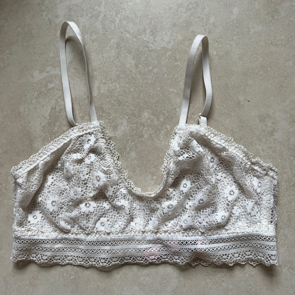 Victoria’s Secret White Lace Bralette Size S